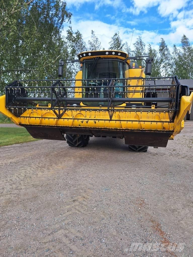 New Holland TC 5.70 Combine de secerat