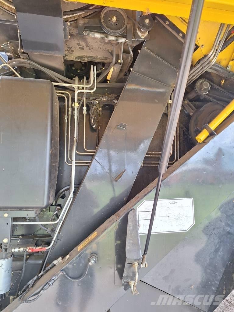 New Holland TC 5.70 Combine de secerat