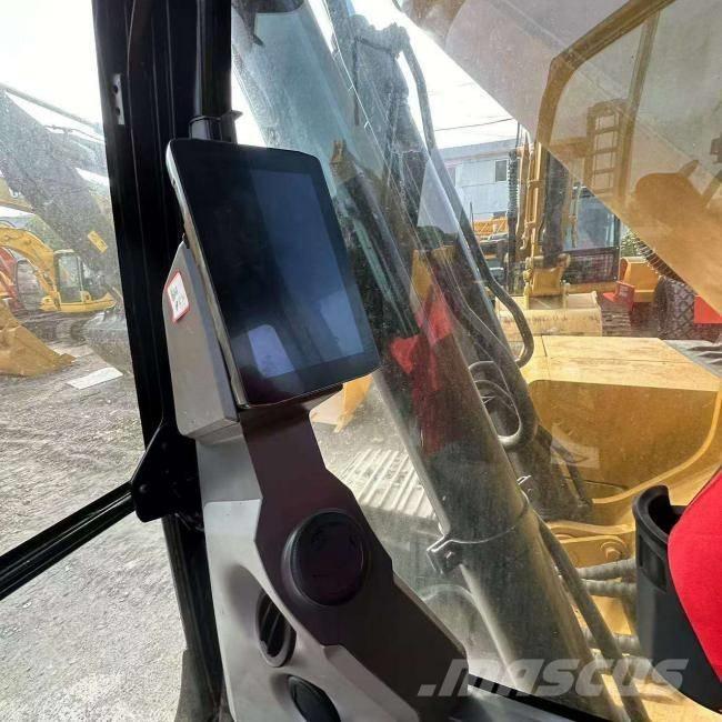 CAT 320 Excavatoare pe șenile
