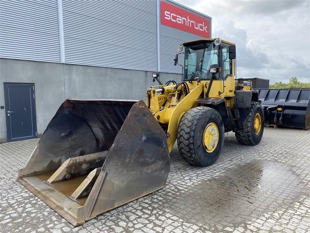 Komatsu WA270-3 Incarcator pe pneuri
