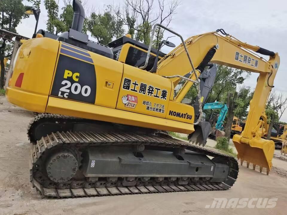 Komatsu PC 200 Excavatoare pe șenile
