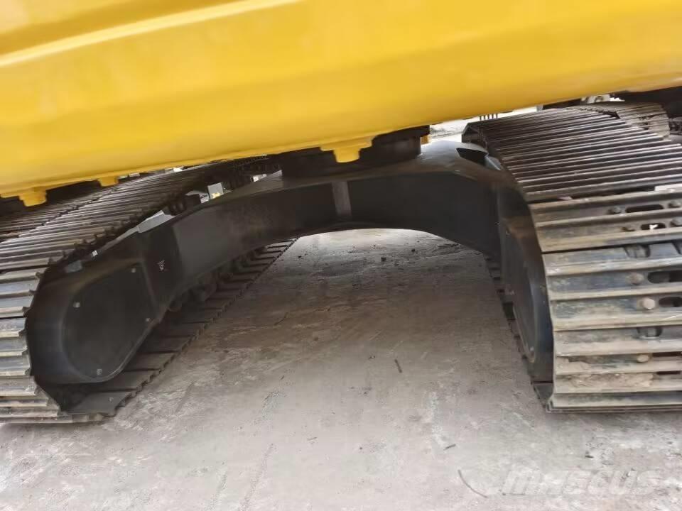 Komatsu PC 200 Excavatoare pe șenile

