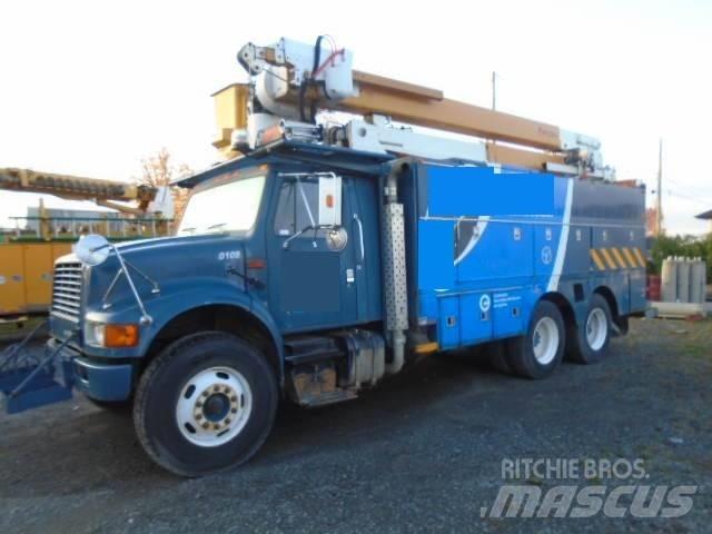 International F 4900 Platforme aeriene montate pe camion