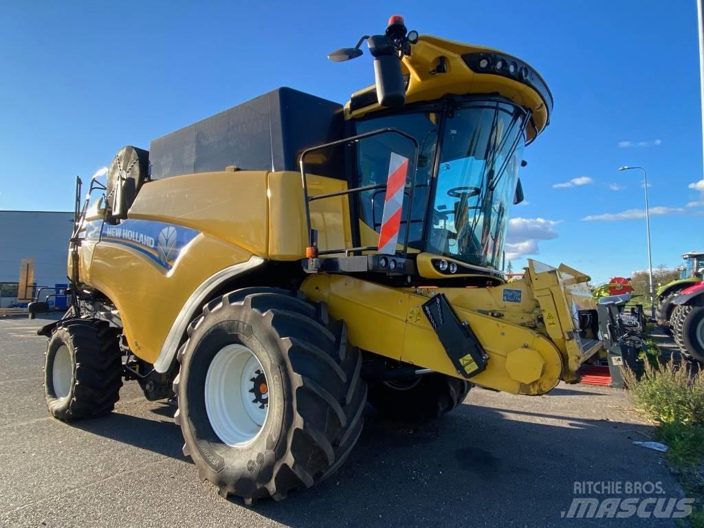 New Holland CX 8.90 Combine de secerat
