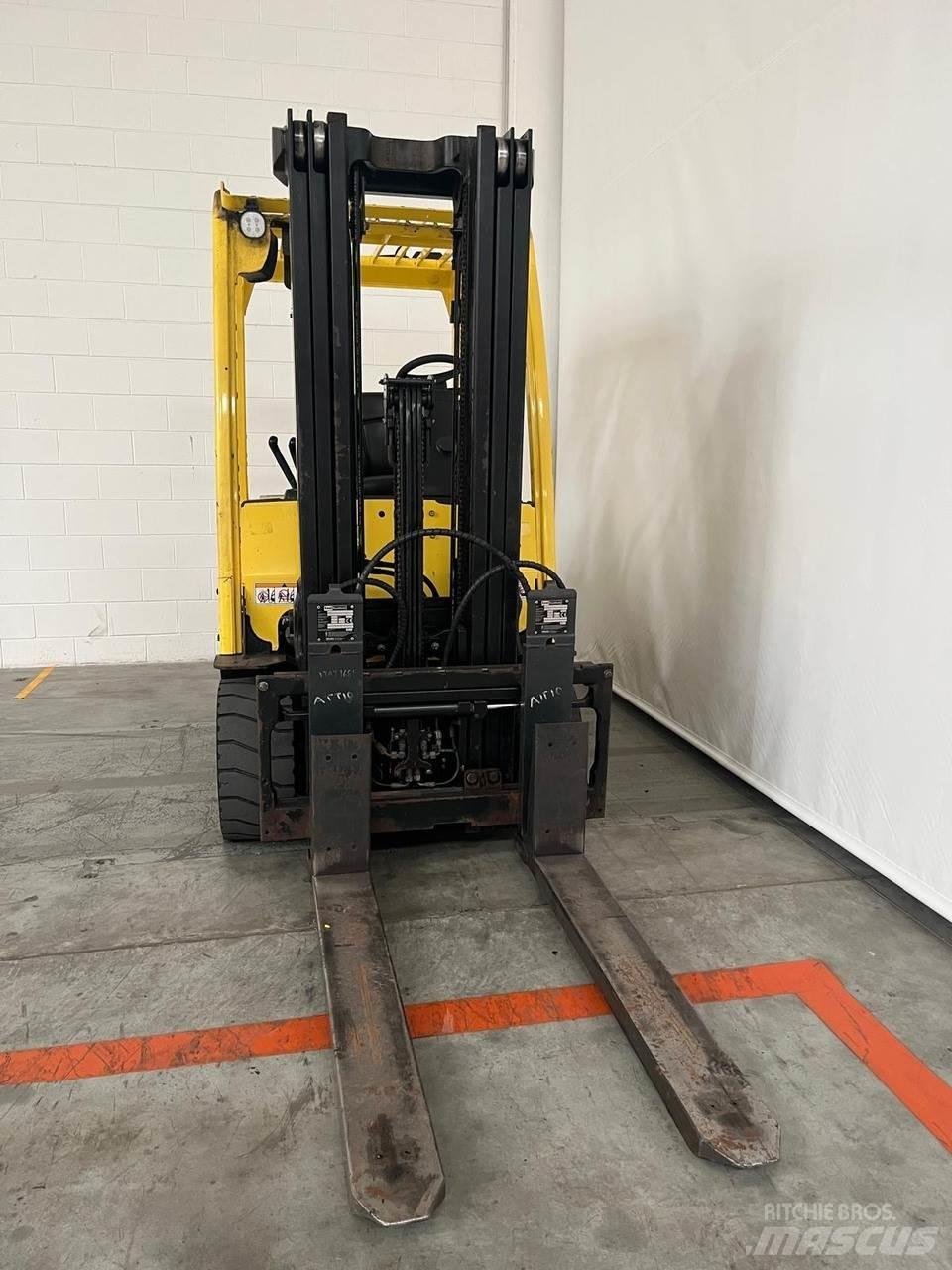 Hyster J3.0XN Stivuitor electric