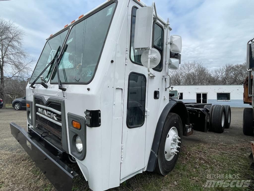 Mack LEU613 Camion cabina sasiu