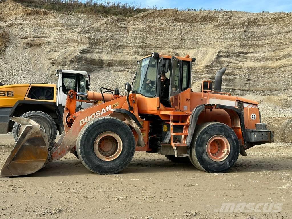 Doosan DL 300 Incarcator pe pneuri