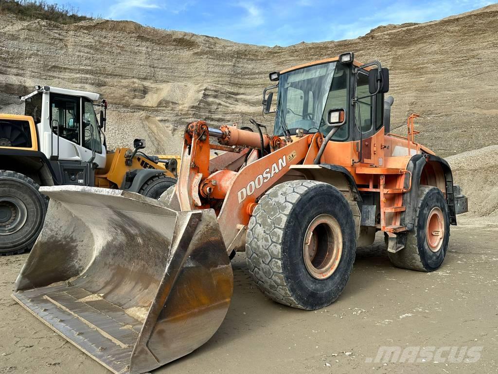 Doosan DL 300 Incarcator pe pneuri