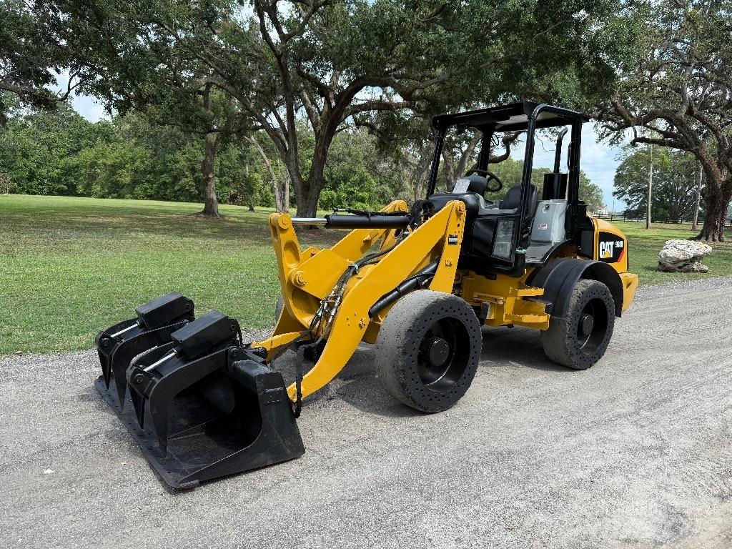 CAT 908 H Incarcator pe pneuri