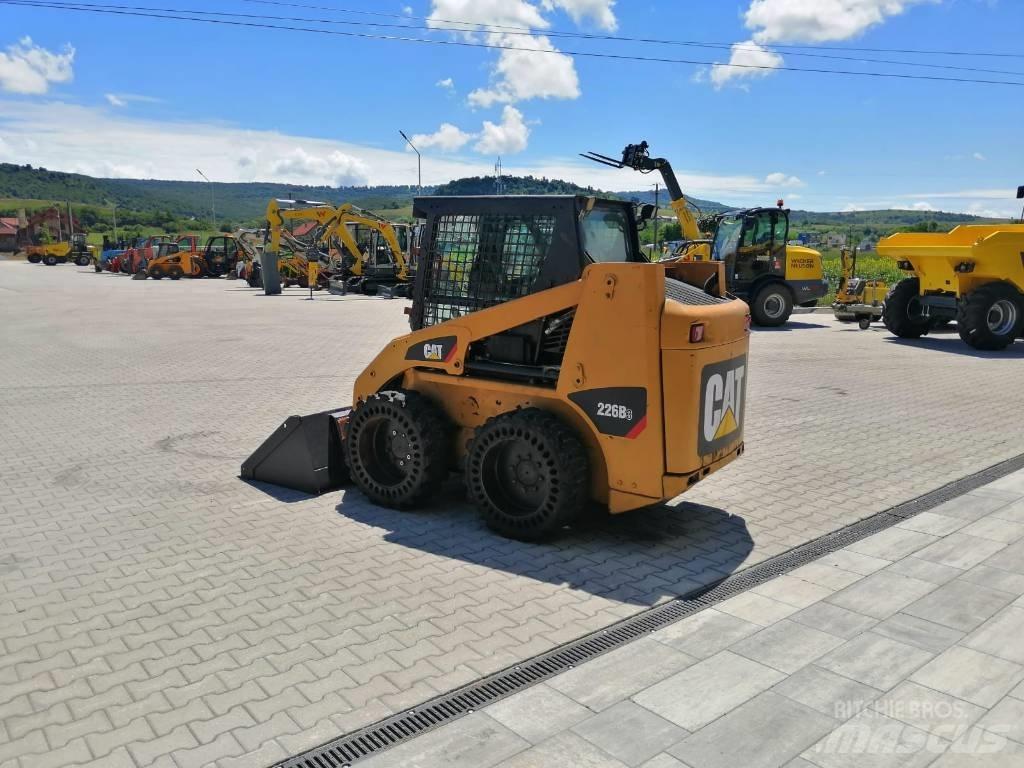 CAT 226 B 3 Mini incarcator