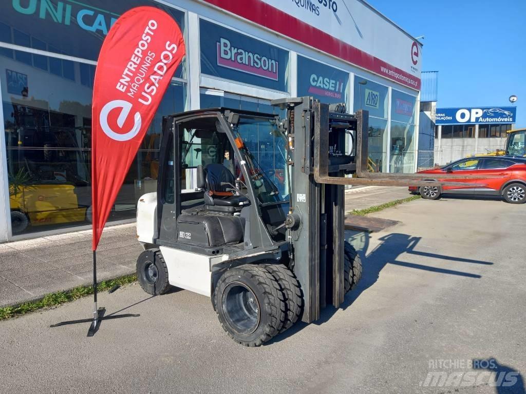 UniCarriers D32 Stivuitor diesel
