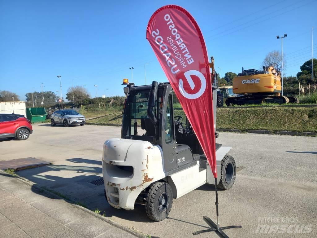 UniCarriers D32 Stivuitor diesel