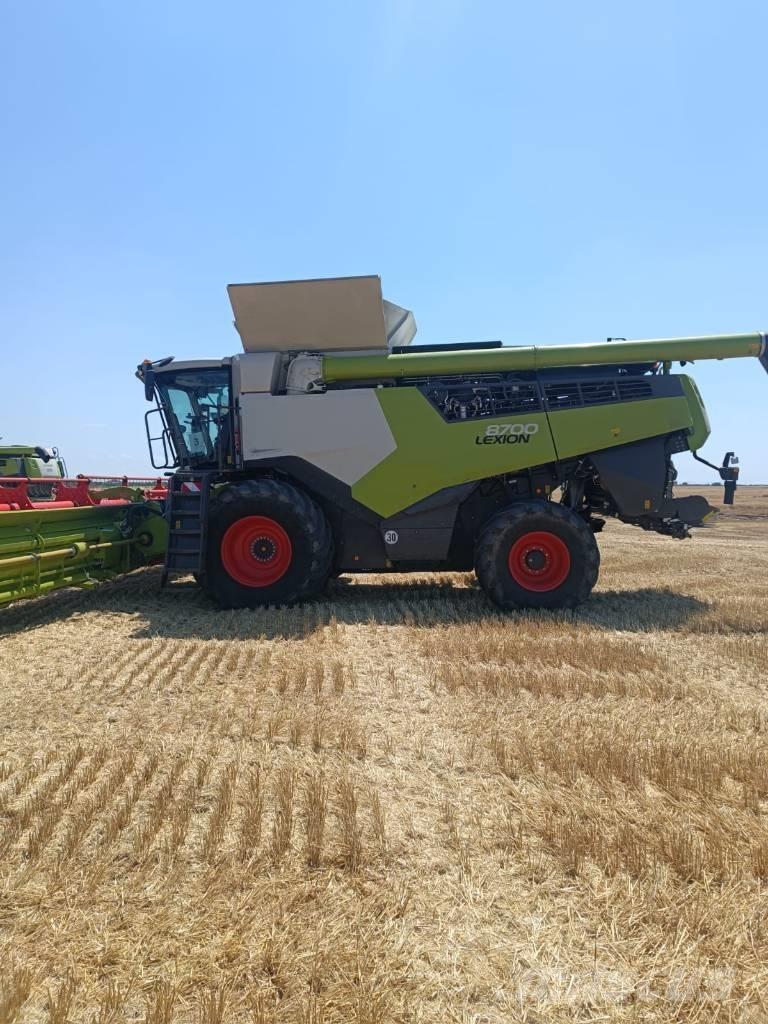 CLAAS Lexion 8700 Combine de secerat