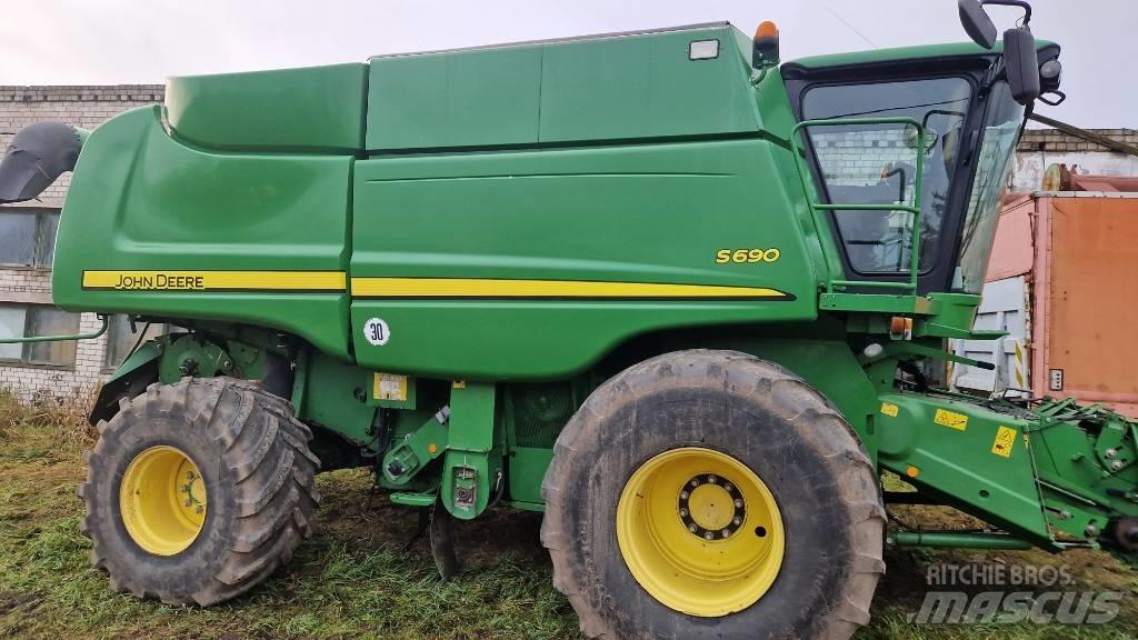 John Deere S 690 Combine de secerat