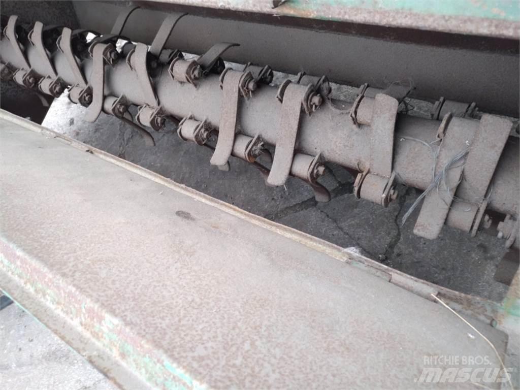 Humus 220 Alte echipamente pentru nutret