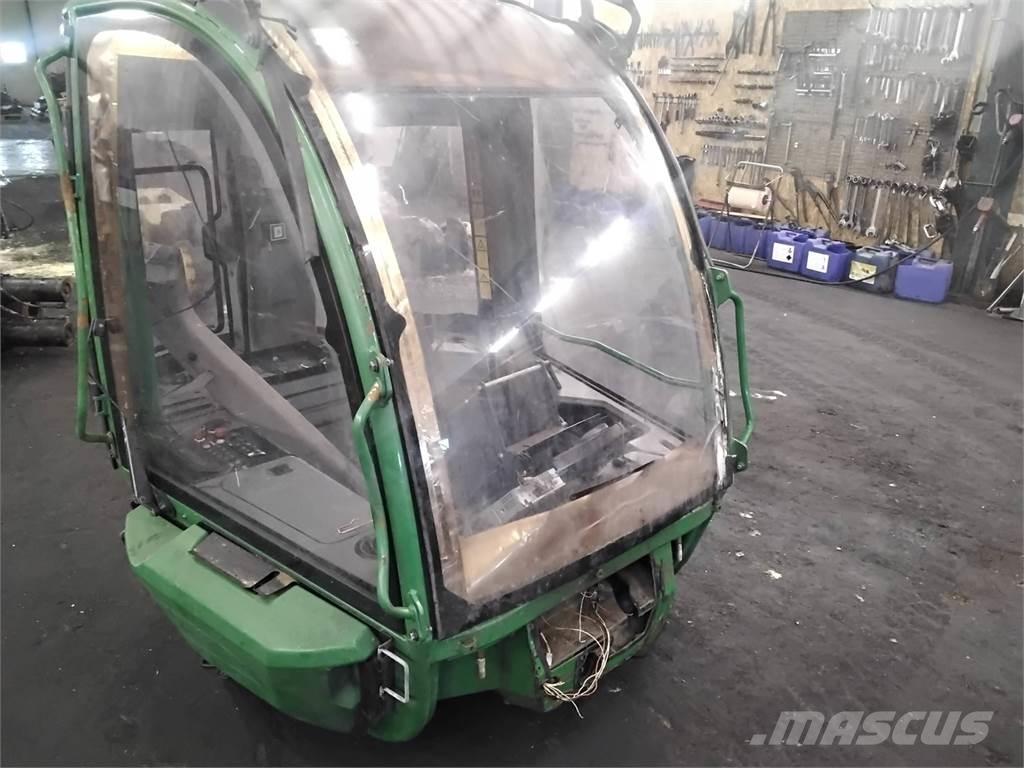 John Deere 1270E Cabine si interior