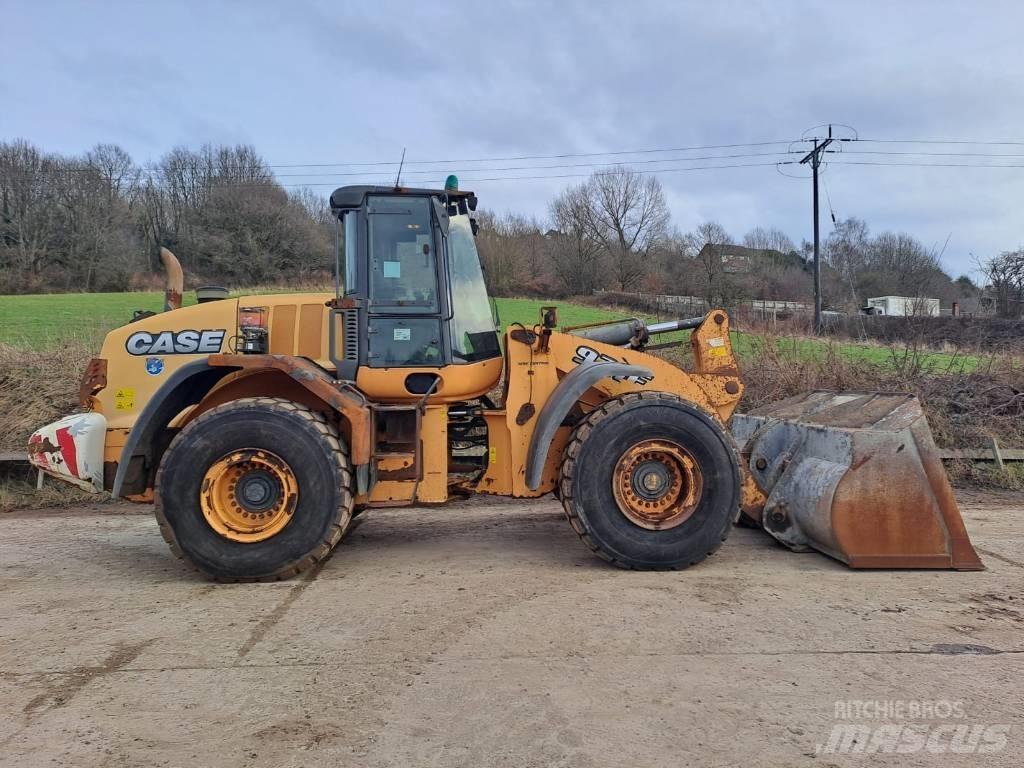 CASE 921 F Incarcator pe pneuri