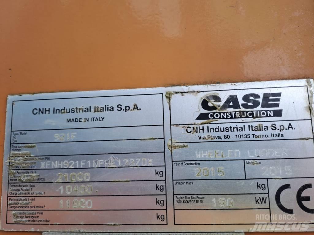 CASE 921 F Incarcator pe pneuri