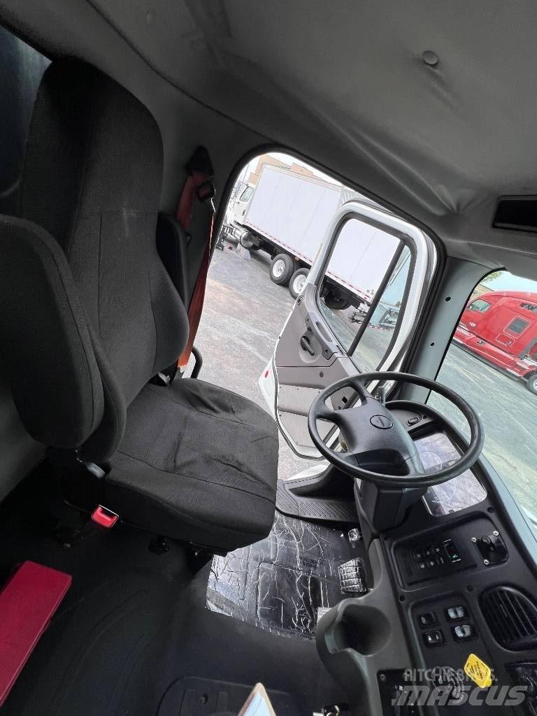 Freightliner M 106 Camioane platforma/prelata