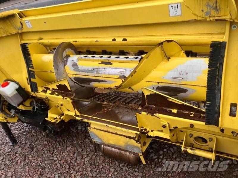 John Deere 8400 Forajere cu autopropulsare