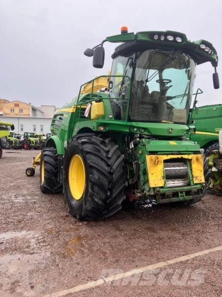 John Deere 8400 Forajere cu autopropulsare