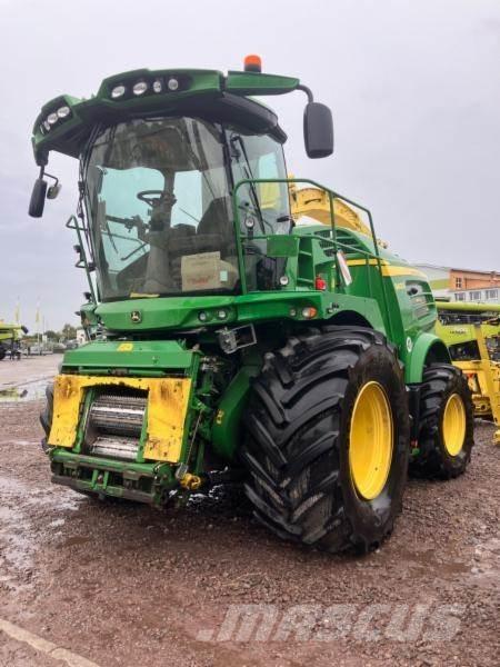 John Deere 8400 Forajere cu autopropulsare