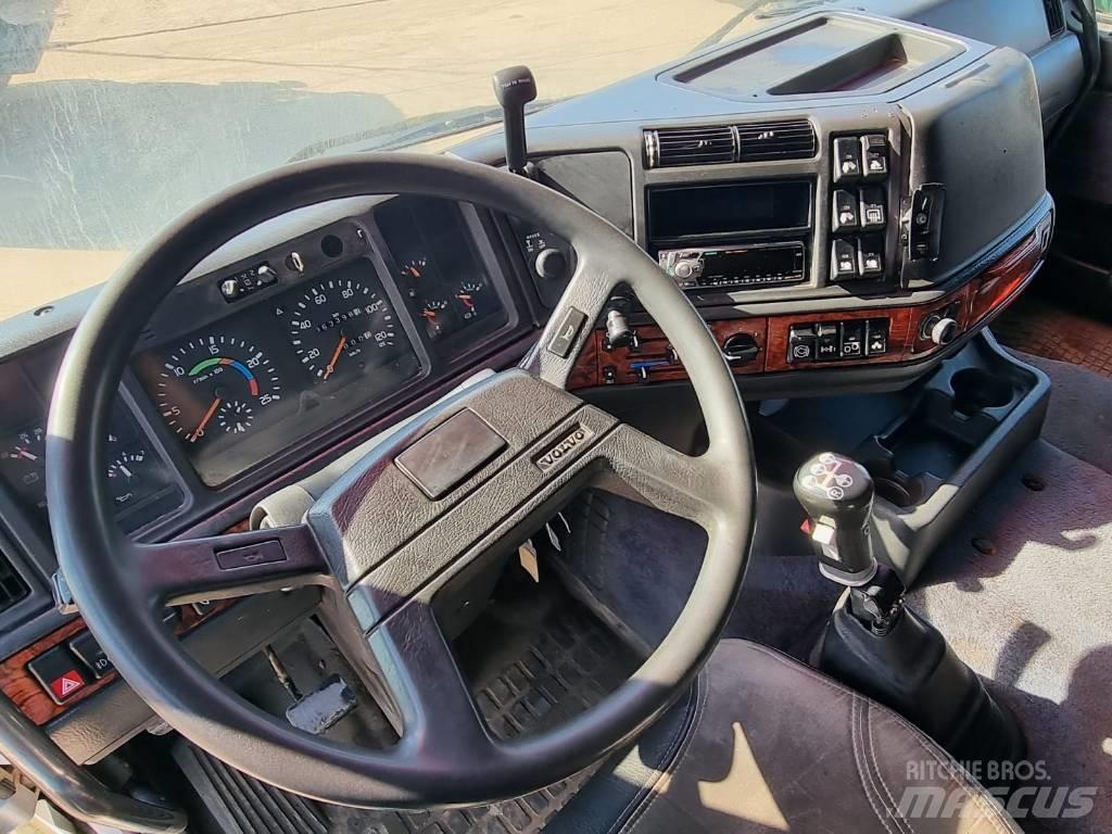 Volvo FH16 Camion cu carlig de ridicare