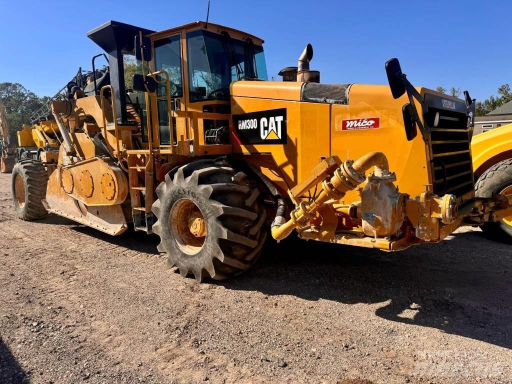 CAT RM 300 Reciclatori asfalt