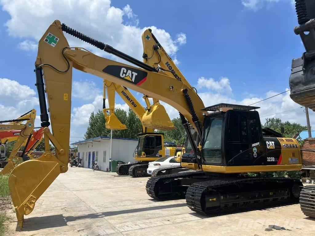 CAT 323 D Excavatoare pe șenile
