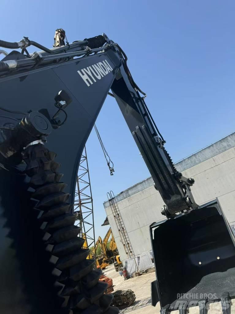 Hyundai R220LC-9S Excavatoare pe șenile
