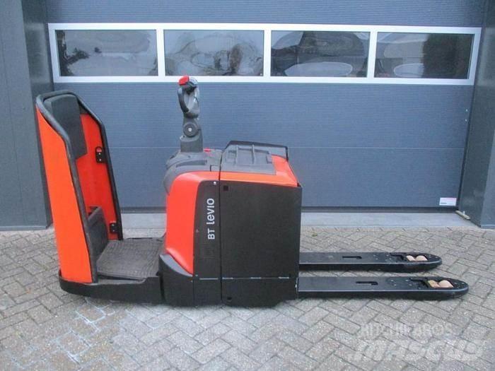 Toyota LPE 250 Transpaleta cu platforma
