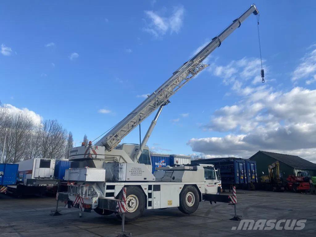 Liebherr LTM1030 Macara pentru orice teren