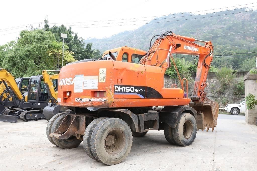 Doosan DH 150 W-7 Excavatoare cu roti