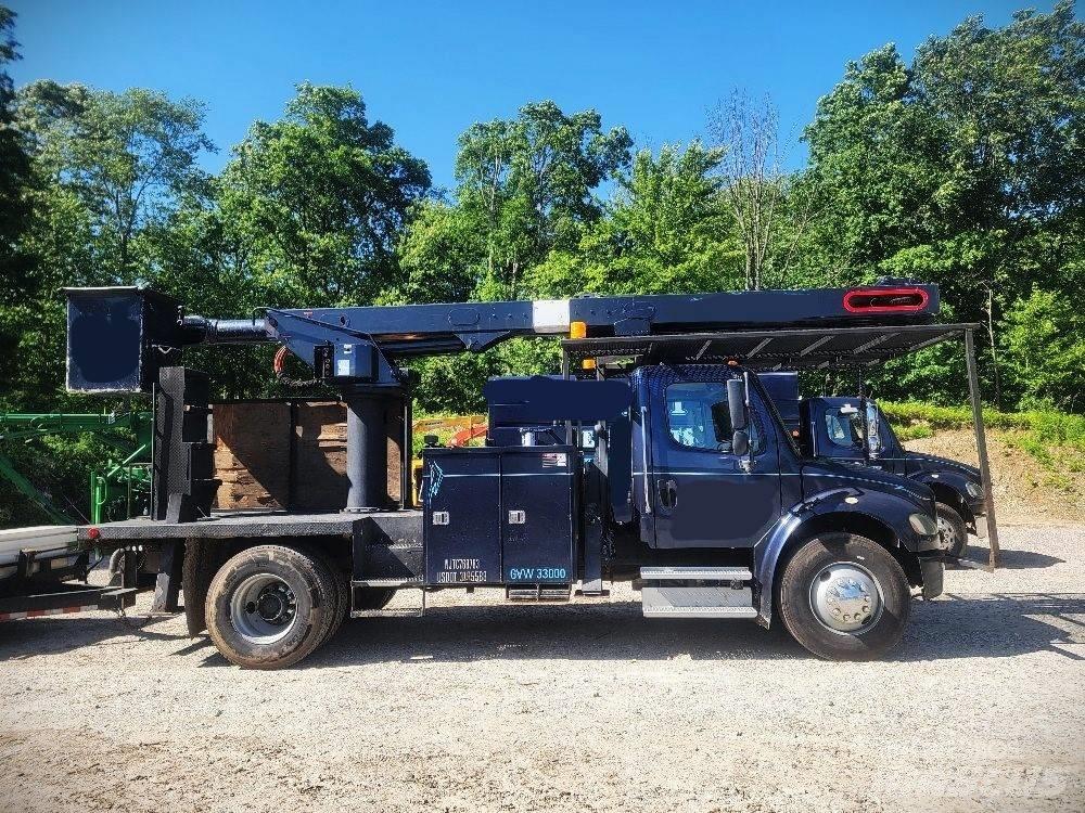 Freightliner M2106 Platforme aeriene montate pe camion