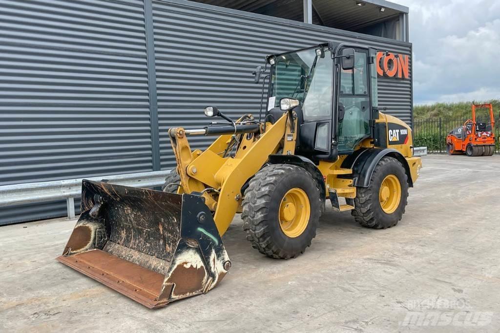 CAT 908M Incarcator pe pneuri
