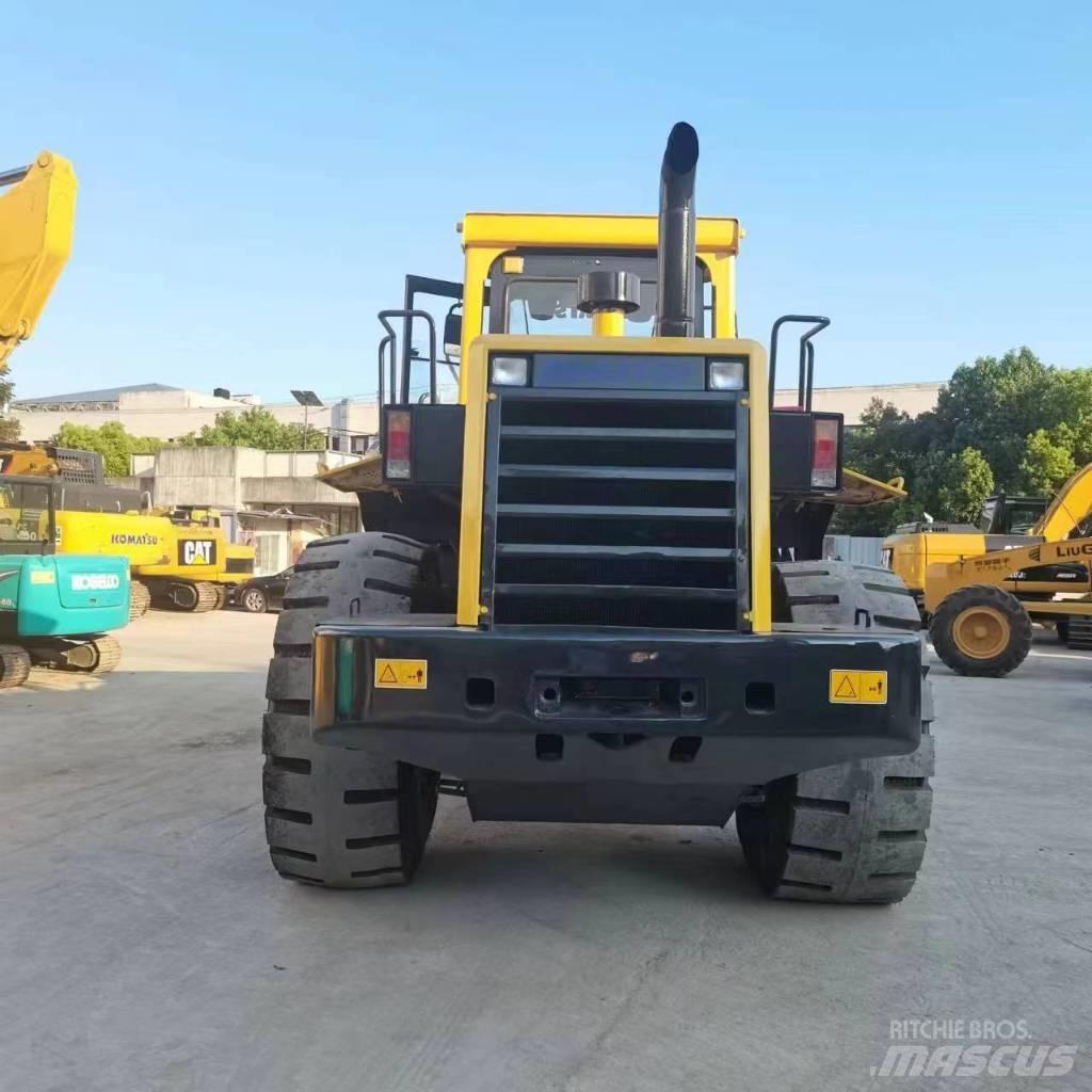 Komatsu WA 320-5 Incarcator pe pneuri