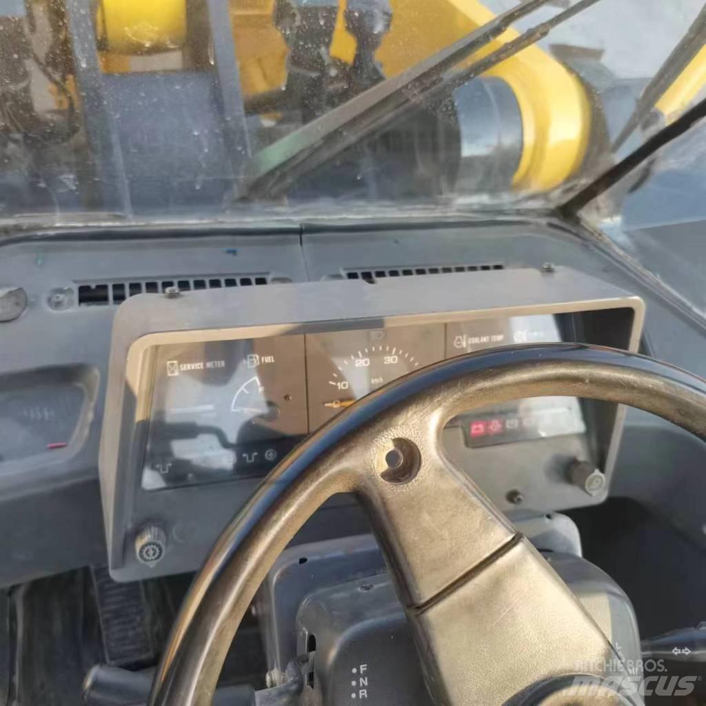 Komatsu WA 320-5 Incarcator pe pneuri