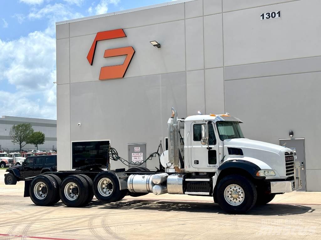 Mack Granite GU 813 Autotractoare