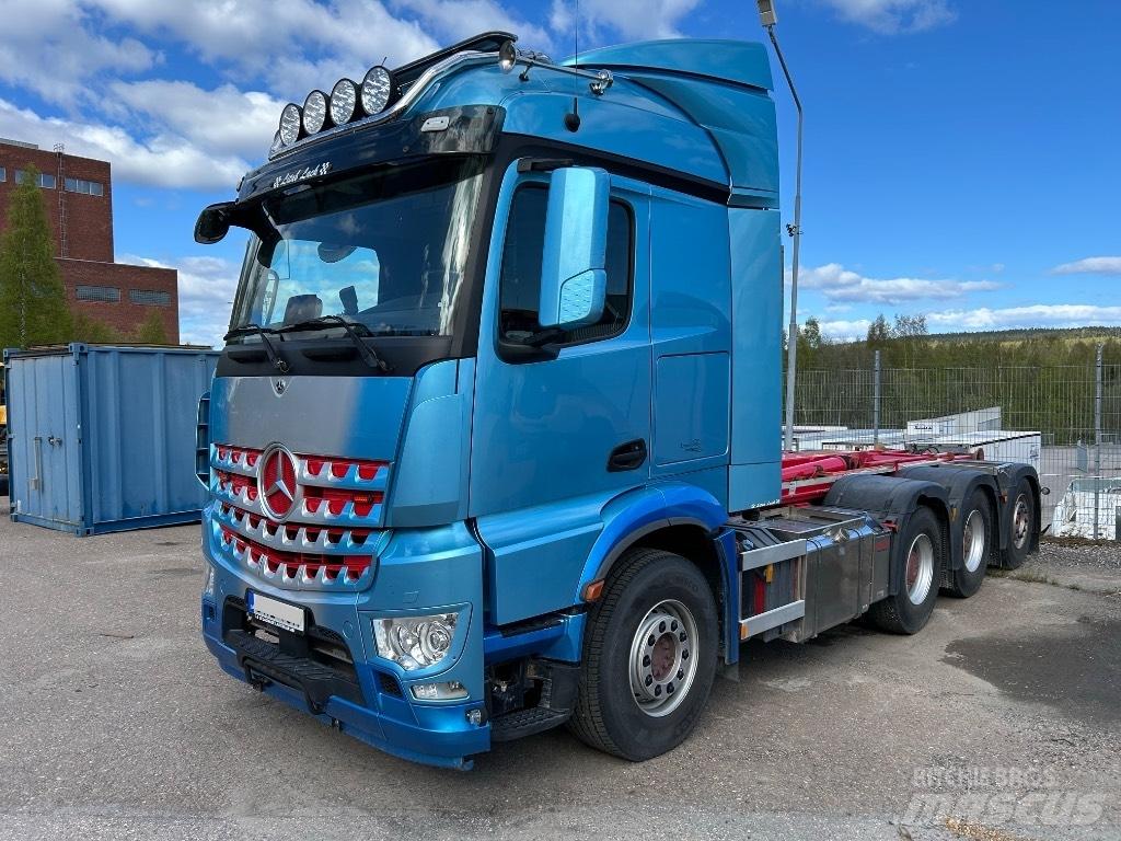 Mercedes-Benz 3253 L Camion cu carlig de ridicare
