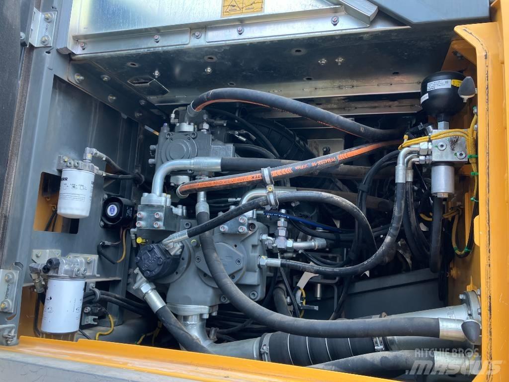 Liebherr R 945 Excavatoare pe șenile
