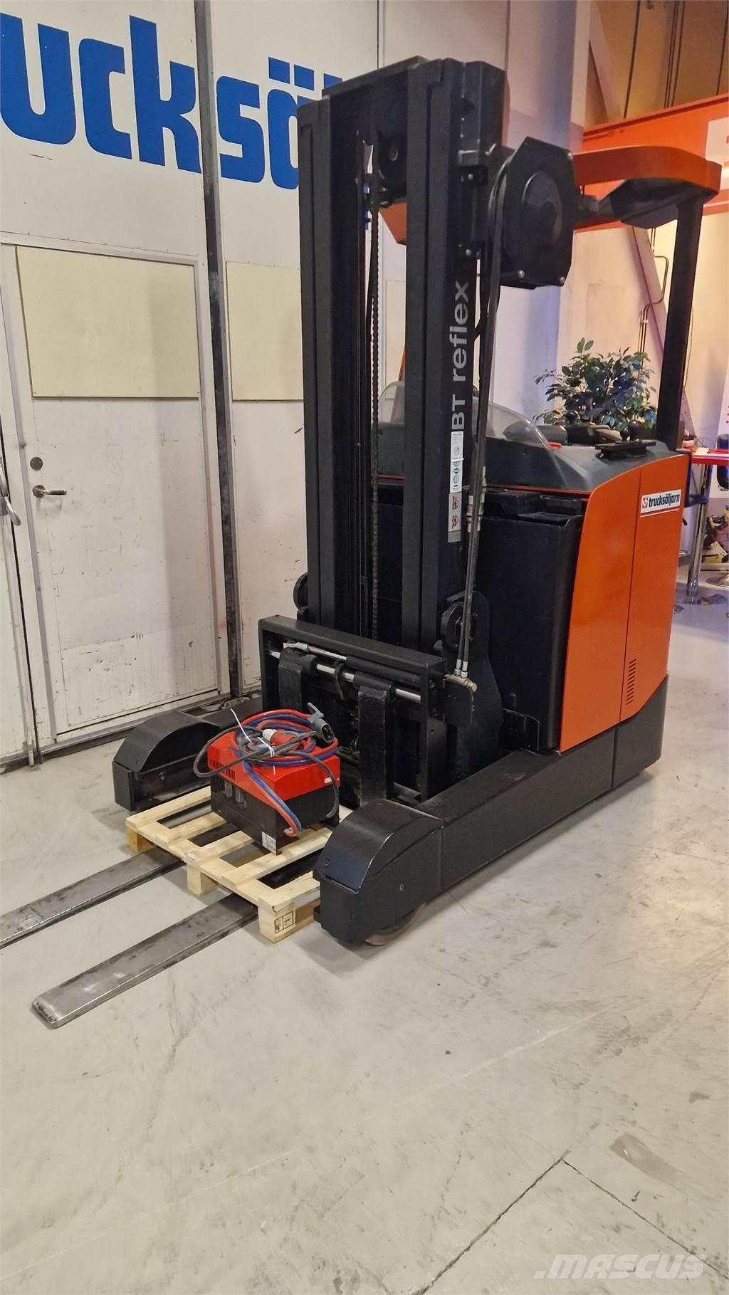BT RRE200E Stivuitor cu catarg retractabil