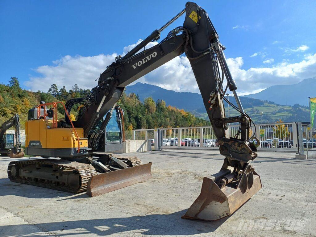 Volvo ECR235EL Excavatoare pe șenile
