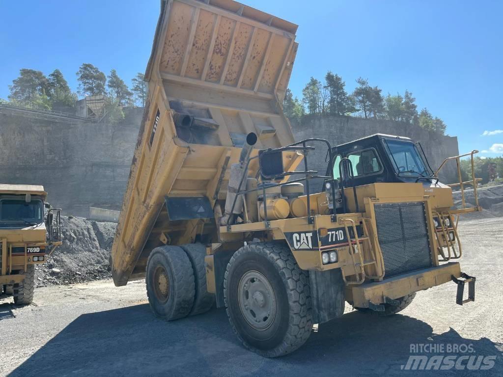 CAT 771D Camioane cu basculante rigide