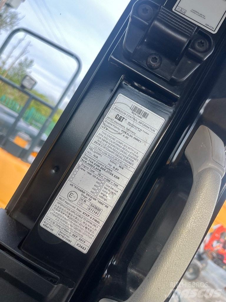 CAT 320 Excavatoare pe șenile
