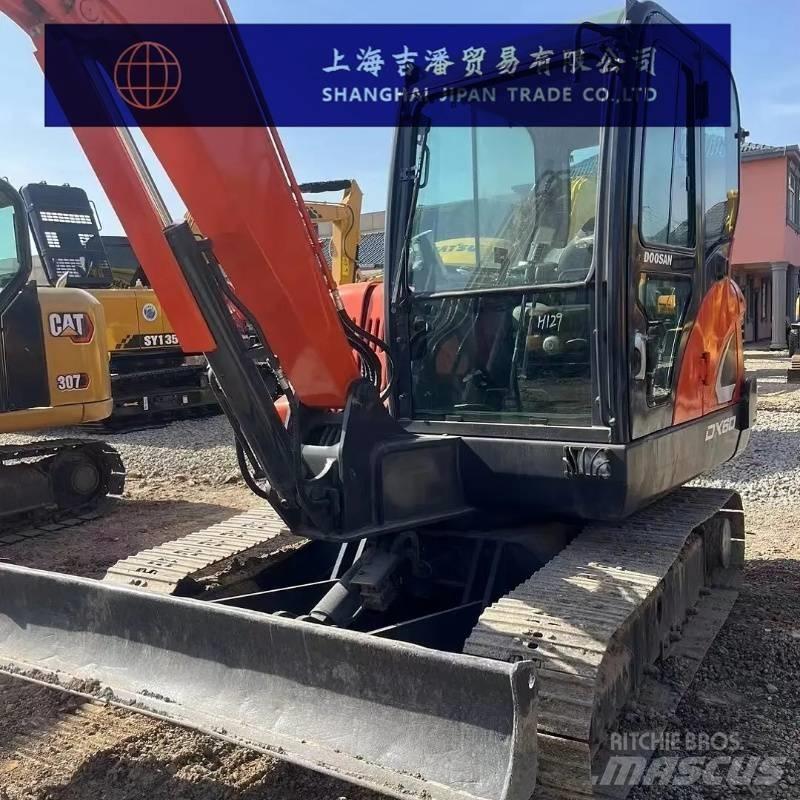 Doosan DX 60 Excavatoare pe șenile
