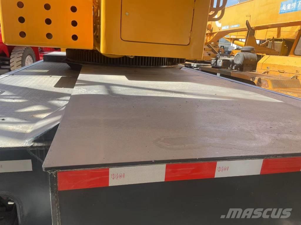 XCMG QY70K Macara teren accidentat