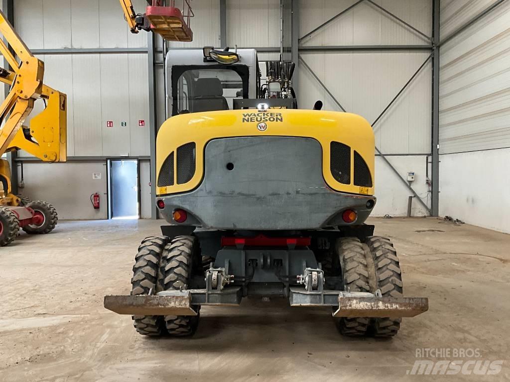 Neuson EW 100 Excavatoare cu roti