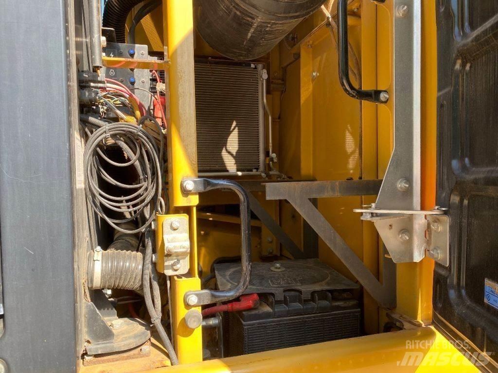 CAT 324E Excavatoare pe șenile
