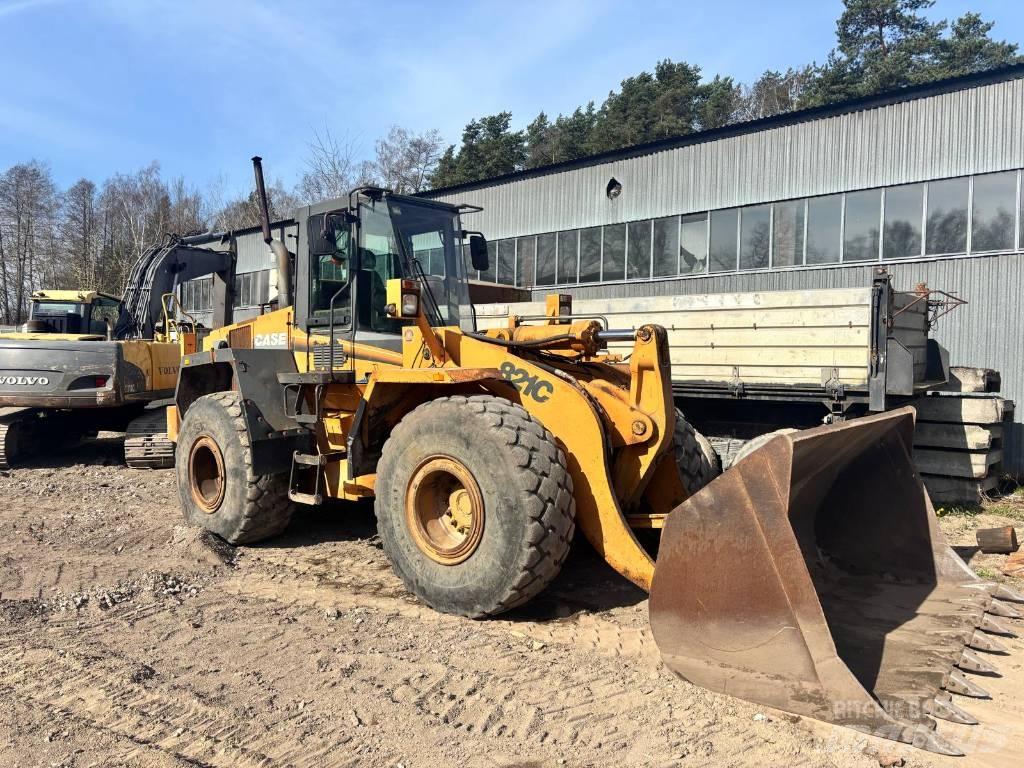 CASE 821C/2 Incarcator pe pneuri
