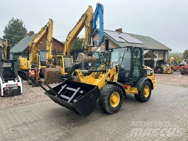 CAT  906M Incarcator pe pneuri
